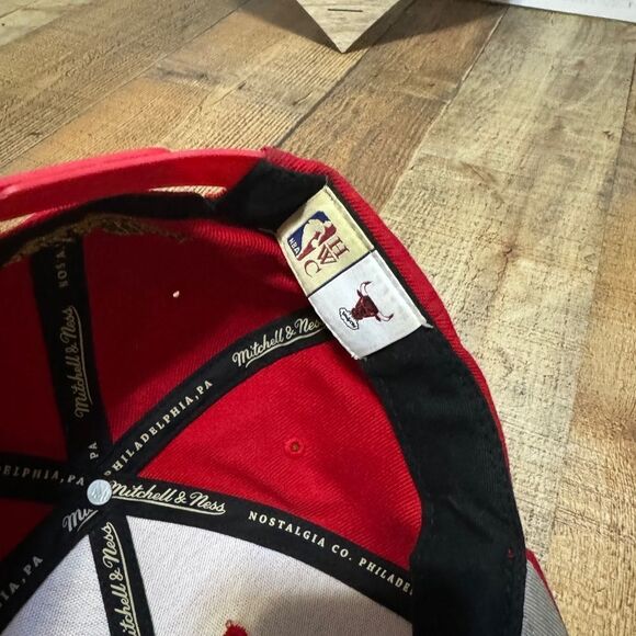 Chicago Bulls Windy City Mitchell & Ness SnapBack One Size - Picture 5 of 9